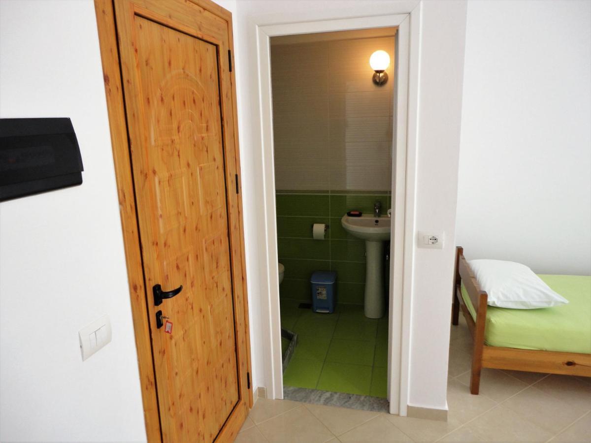Spiro Guest House Himarë Eksteriør billede