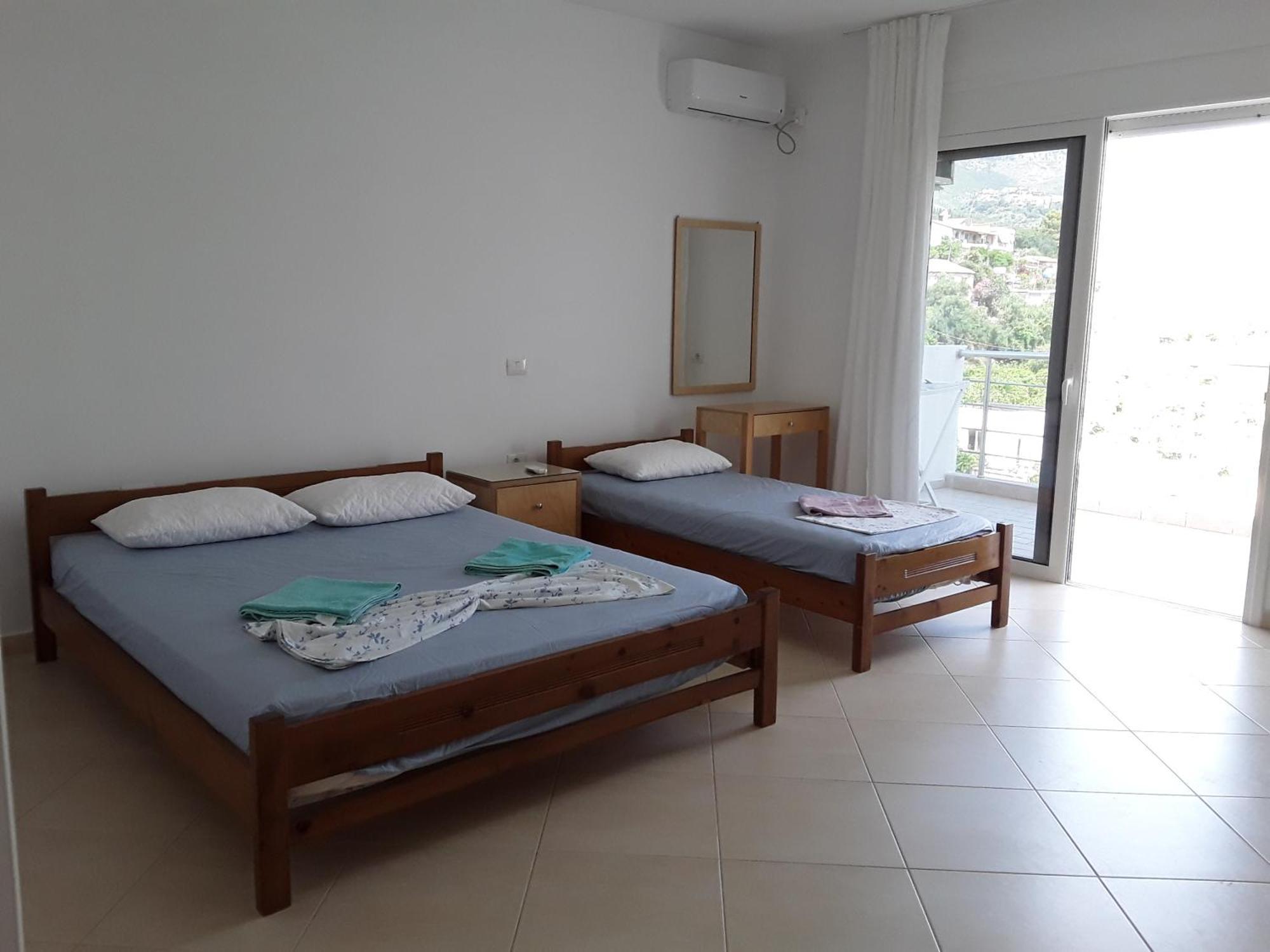 Spiro Guest House Himarë Eksteriør billede